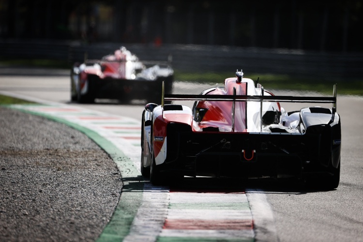 Zeigen der Konkurrenz das Heck: Die beiden Toyota GR010 Hybrid in Monza