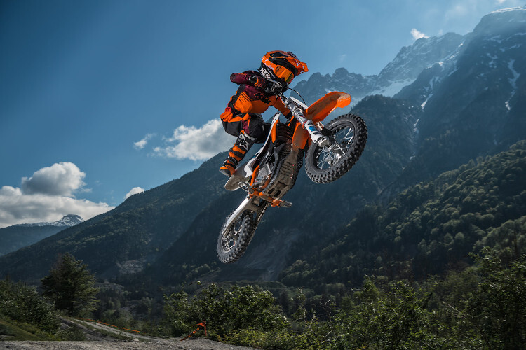 Nachwuchsfahrer bekommen unter anderem auf der KTM SX-E 5 die Chance, sich zu beweisen