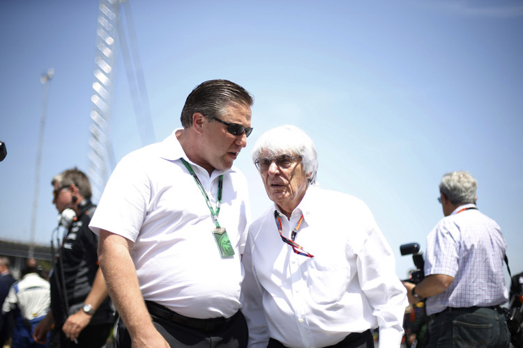 Zak Brown im Gespräch mit Formel-1-Chefvermarkter Bernie Ecclestone