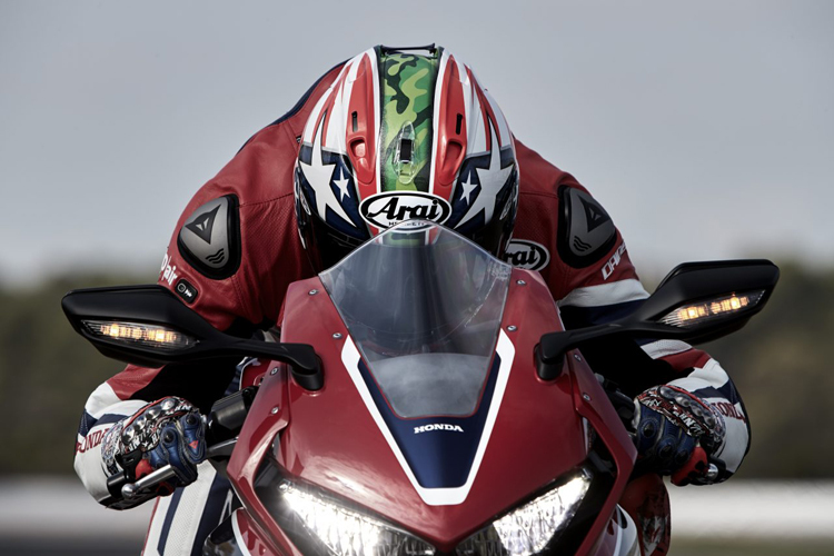 Nicky Hayden beim Dreh des Promotion-Videos für die neue Fireblade