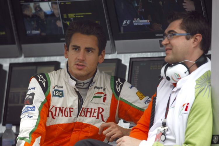 Adrian Sutil zufrieden am Kommandostand