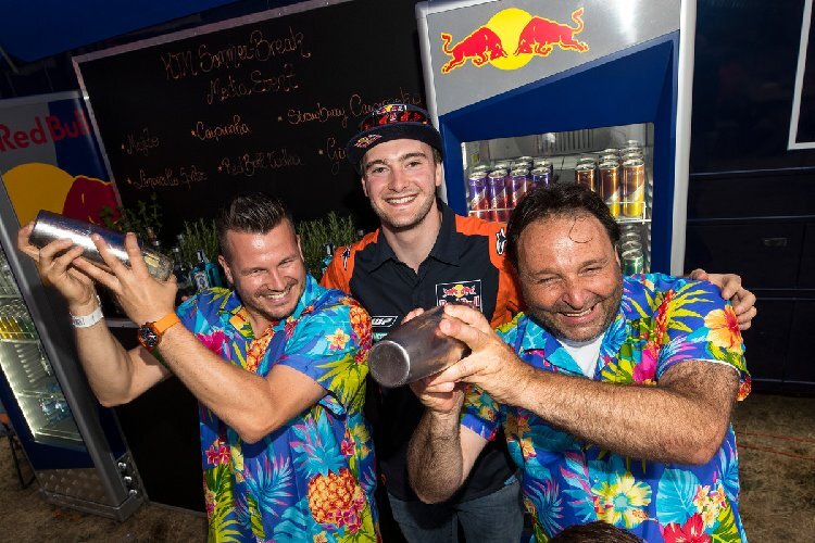 Jeffrey Herlings feiert eine Party