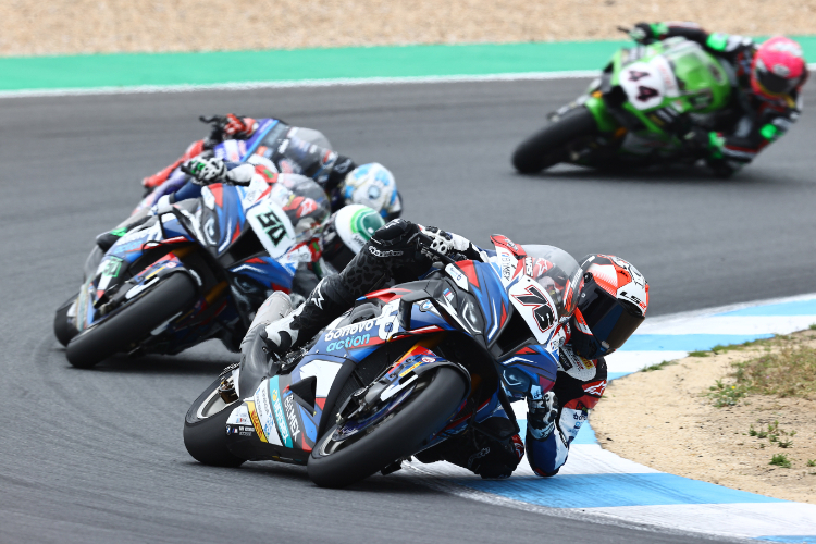 Loris Baz vor Eugene Laverty