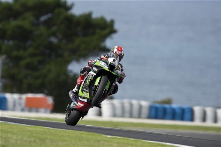 Ein Wheelie auf der schnellsten Runde? Jonathan Rea muss man auch das zutrauen