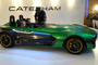 Die Caterham-Fahrer Kovalainen und van der Garde mit Chef Tony Fernandes