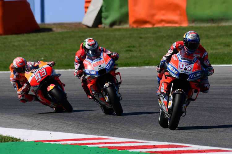 Andrea Dovizioso (4) siegte in Misano vor Márquez (93)