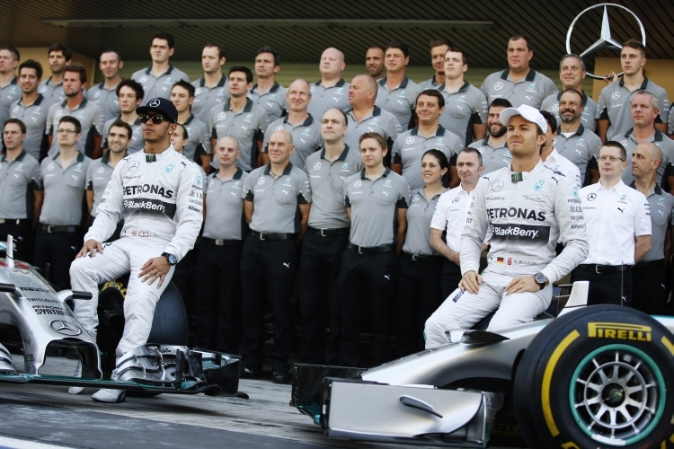 Lewis Hamilton, Nico Rosberg & Team