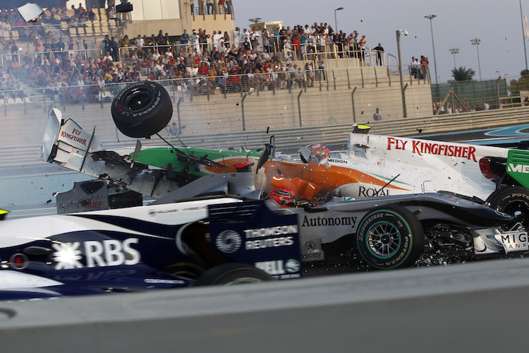 Michael Schumacher und Tonio Liuzzi in Abu Dhabi 2010