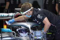 Es braucht viel Vorbereitung, bis Lewis Hamilton und seine Jungs an die Arbeit gehen können