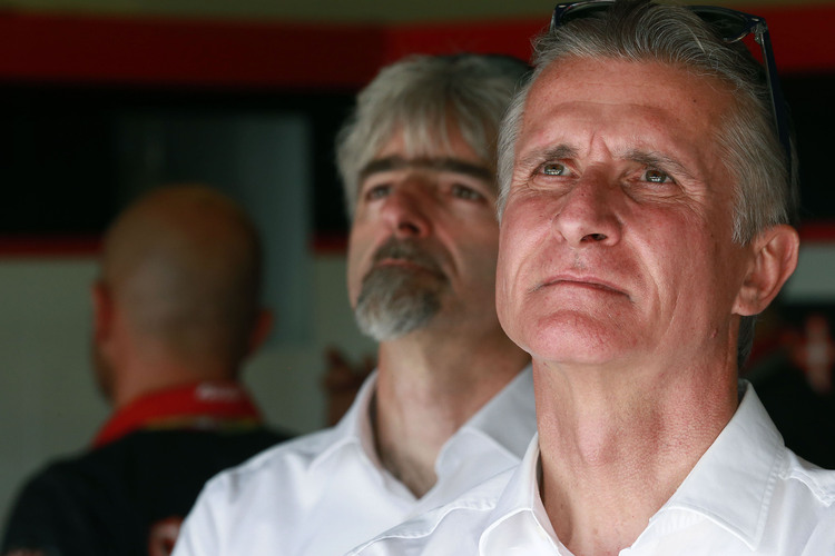 Ducati-Sportdirektor Paolo Ciabatti, im Hintergrund Gigi Dall''Igna