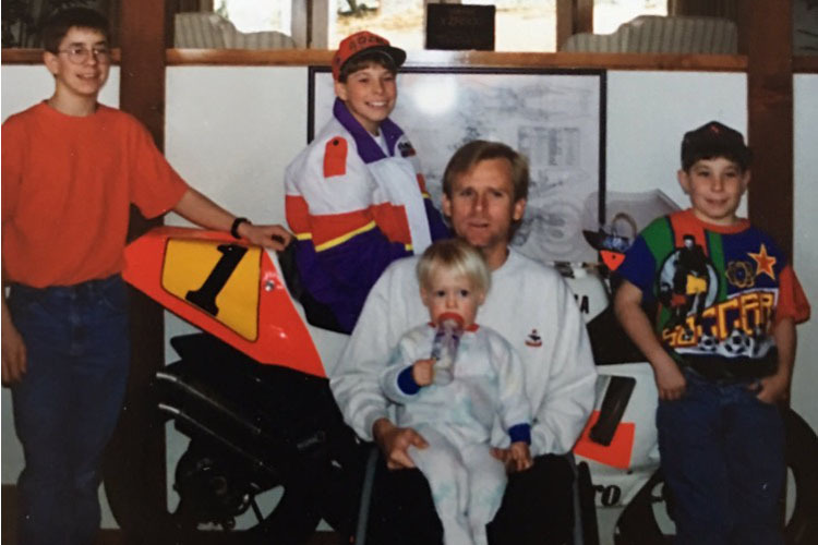 Wayne Rainey postete ein Foto mit seinem Sohn und den drei Hayden-Brüdern