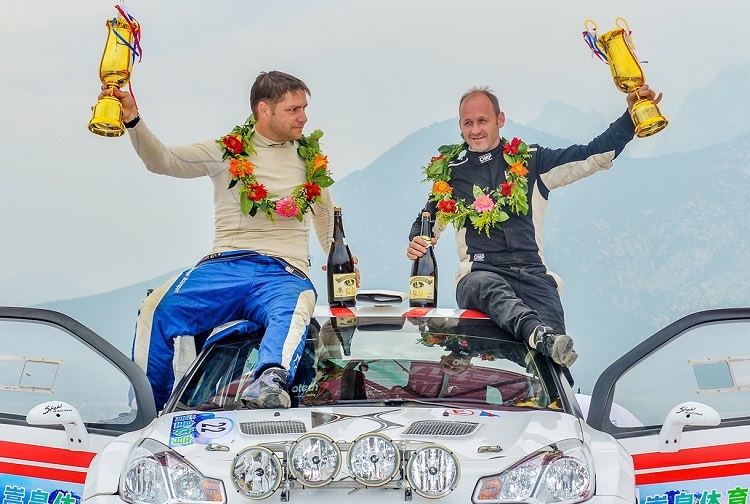 Bernhard Ettel (li.) und Manfred Stohl (re.) hoffen auf erneuten Podiumsplatz