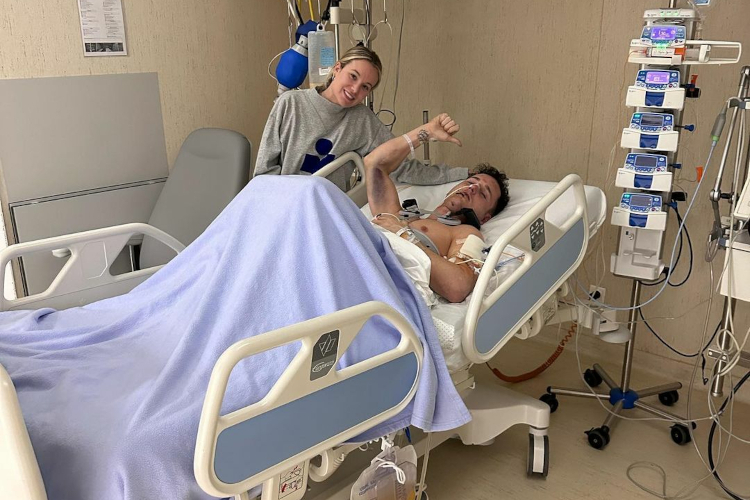 Pol Espargaró meldete sich mit seiner Frau Carlota aus dem Krankenhaus