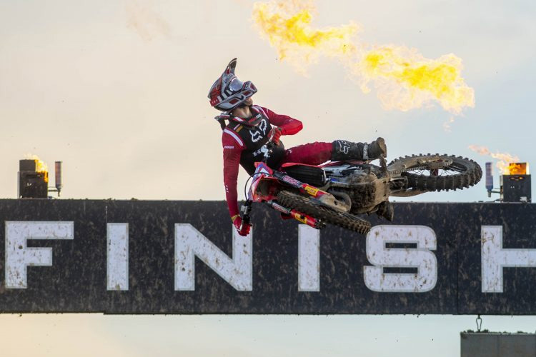 Tim Gajser gewann den zweiten Lauf in Matterley Basin souverän, liegt aber in der WM auf Rang 2