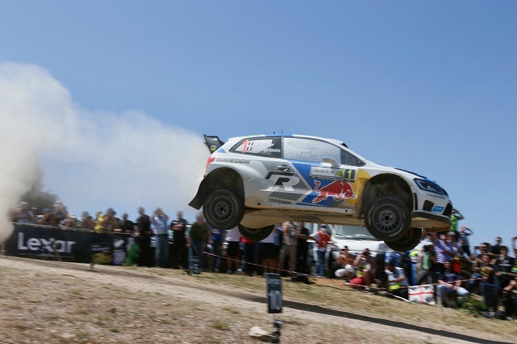 Sébastien Ogier fliegt an die Spitze