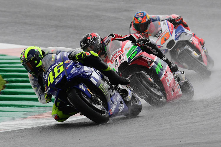 Regen in Valencia: Rossi vor Redding und Miller inklusive Gischt