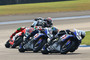 Sylvai Guintoli hält seinen Teamkollegen Alex Lowes (22) und Ducati-Pilot Davide Giugliano (34) in Schach