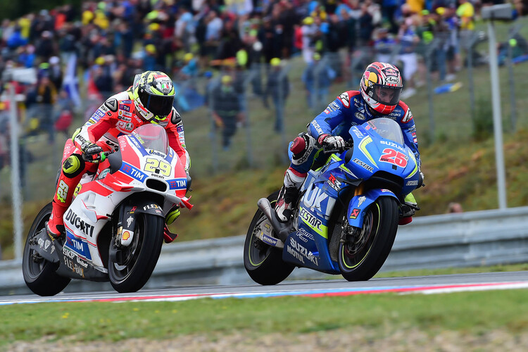 Andrea Iannone gegen Maverick Viñales