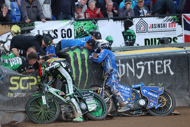 Patryk Dudek und Bartosz Zmarzlik wurden nach dem GP von ihren Fans geherzt