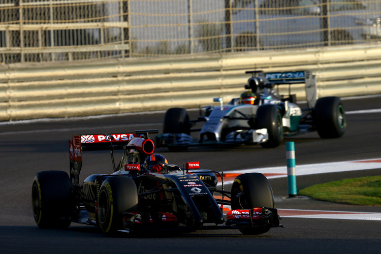 Esteban Ocon im Lotus vor Pascal Wehrlein im Mercedes