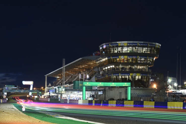 Bei Nacht sind die 24h von Le Mans immer ein besonderes Spektakel