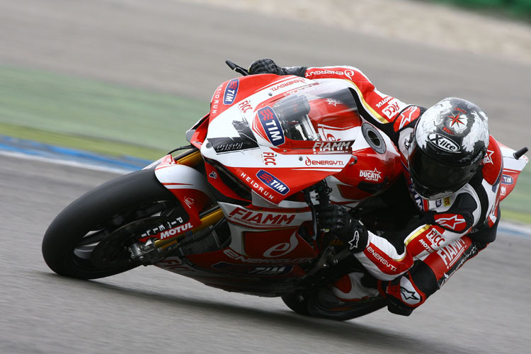 Carlos Checa will in Donington wieder fahren