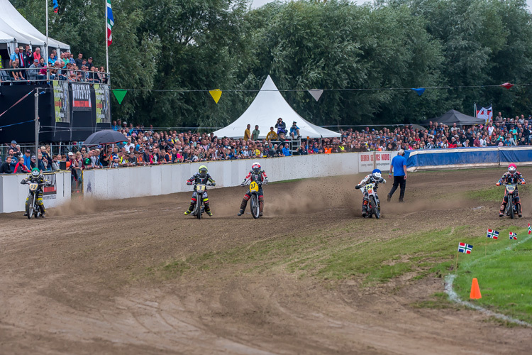 Martin Smolinski (2.v.r.) kam beim Start im Finale nicht aus der Rille