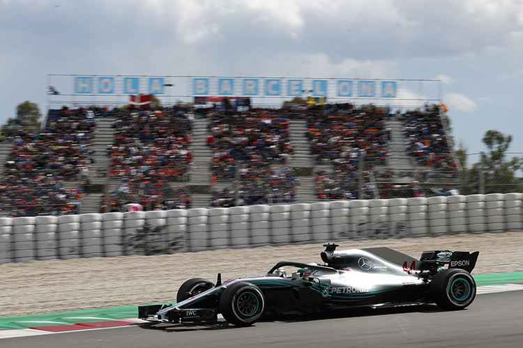 Lewis Hamilton alleine auf weiter Flur