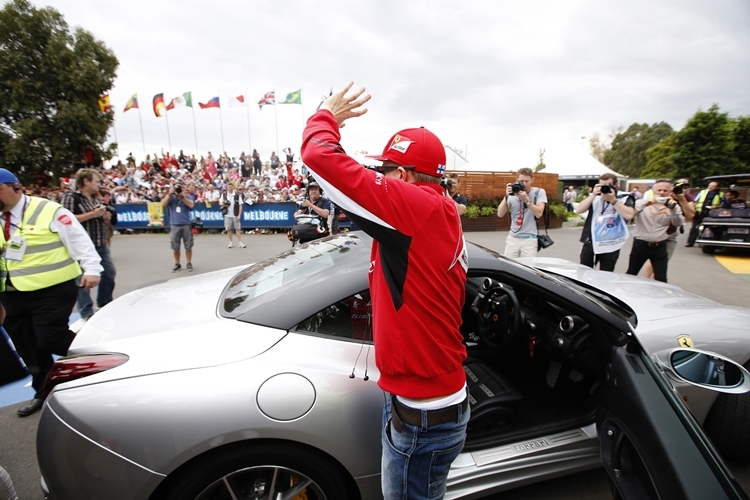 Kimi Räikkönen bei seiner Ankunft an der Rennstrecke