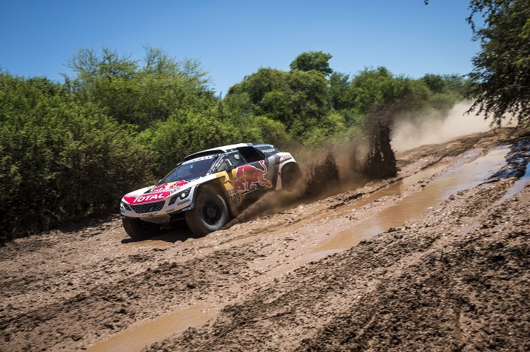 Sébastien Loeb führt erstmals bei der Rallye Dakar