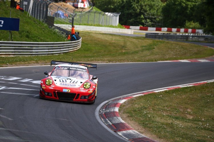 Der Frikadelli-Porsche von Norbert Siedler schaffte es auf Startplatz drei