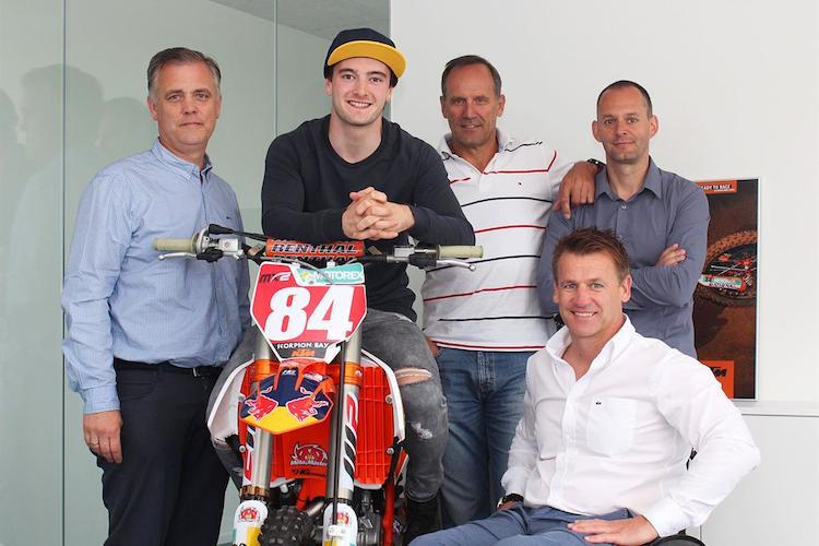 KTM-Familienfoto: Kay Hennekens, Jeffrey Herlings, Heinz Kinigadner, Pit Beirer & Robert Jonas 