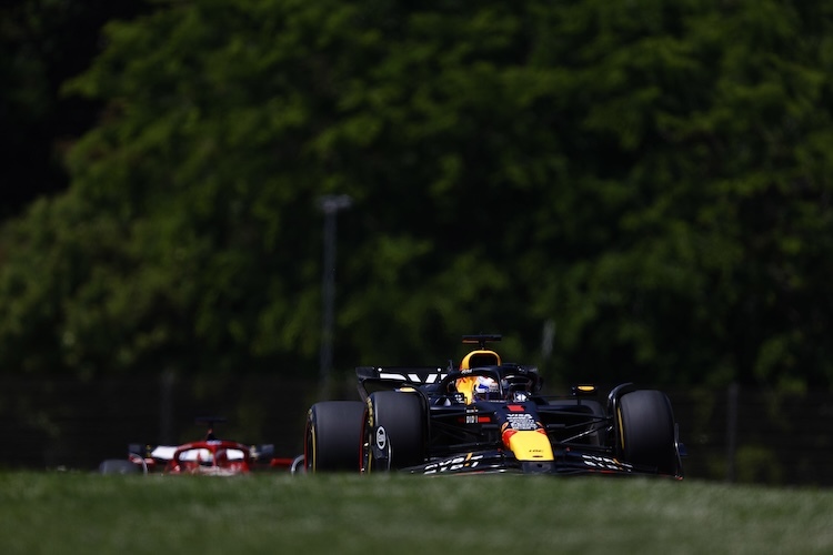 Max Verstappen erlebte keinen reibungslosen Auftakt ins Imola-Wochenende, eroberte am Ende aber dennoch die Pole