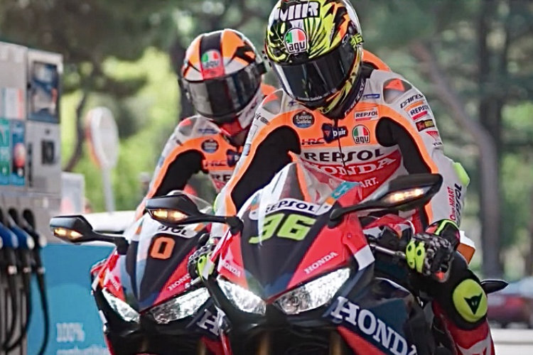 Joan Mir und Luca Marini an der Tankstelle