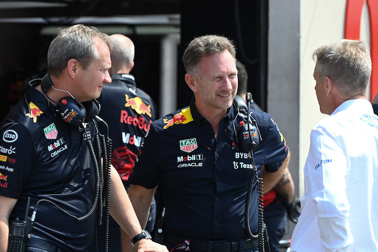 Red Bull Racing-Teamchef Christian Horner (Mitte)
