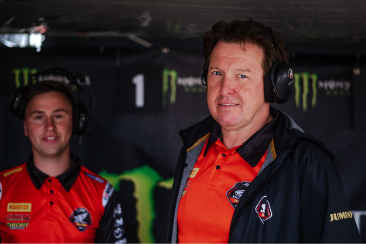 JM-Honda-Teamchef Jacky Martens (re.)