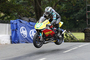 Elegant über die Ballaugh Bridge: Michael Dunlop auf der Honda 250
