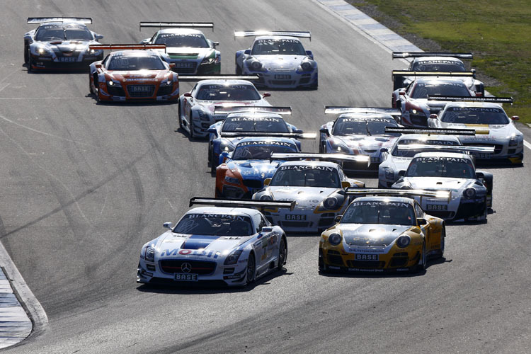 Das ADAC GT Masters geht 2015 mit Pirelli ins Rennen