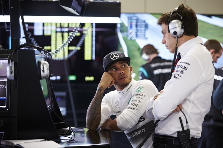 Lewis Hamilton mit Toto Wolff