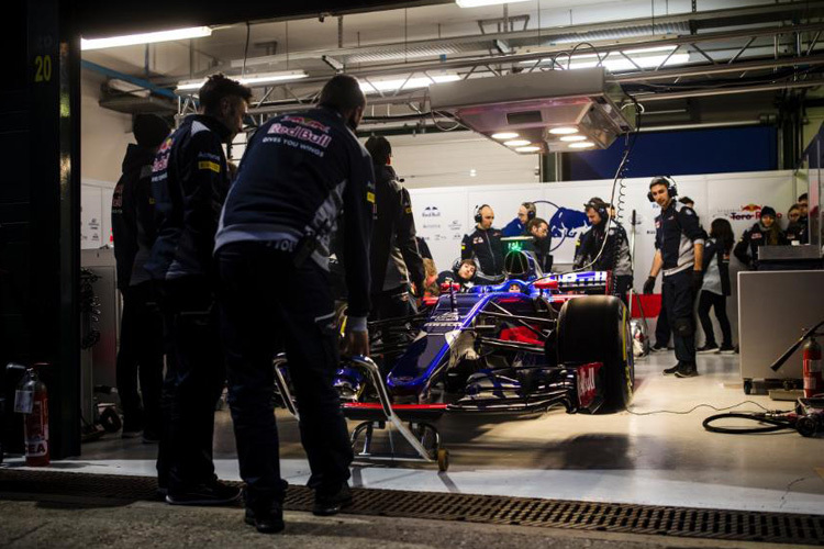 Toro Rosso begann frühmorgens mit der Arbeit