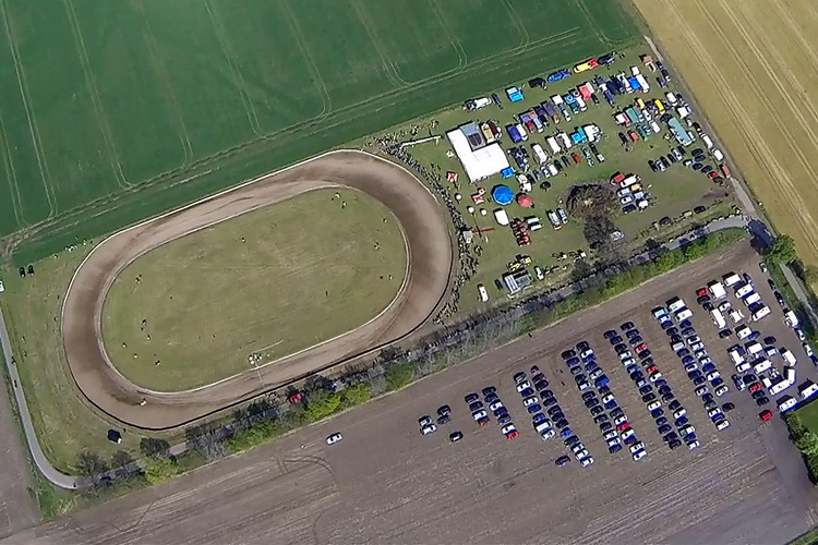 Die 360 Meter kurze Sandbahn in Wagenfeld