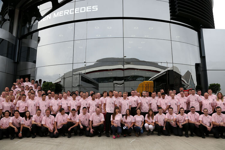 Am Sonntag trug das gesamte McLaren-Team Jenson Buttons «#pinkforpapa»-T-Shirt