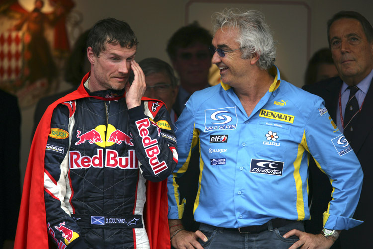 Unvergesslich: David Coulthard (neben Flavio Briatore) im Superman-Outfit