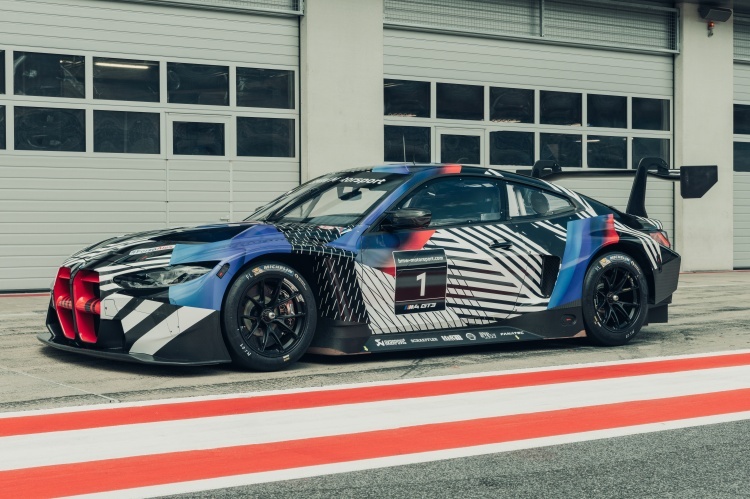 So sieht der Entwicklungsträger des neuen BMW M4 GT3 von der Seite aus