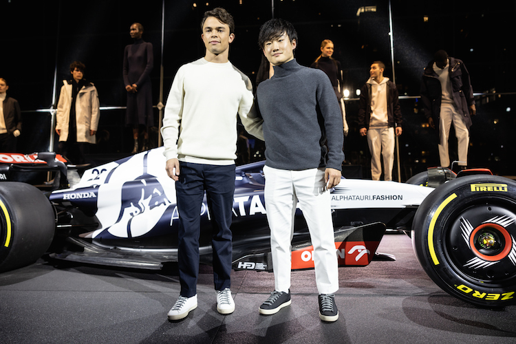 Nyck de Vries und Yuki Tsunoda bei der Team-Präsentation von AlphaTauri in New York