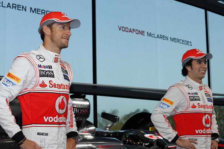 Jenson Button mit Teamkollege Sergio Pérez (re.)