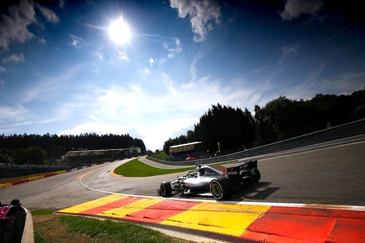 In der Eau-Rouge-Senke von Spa-Francorchamps