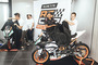 SIC-CEO Razlan Razali und Ex-GP-Pilot Jeremy McWilliams präsentierten in Sepang den neuen KTM RC Cup Asia