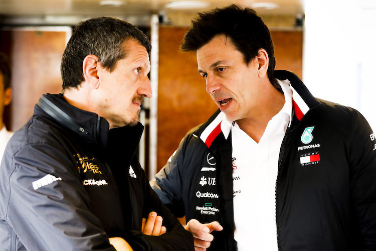 Haas-Teamchef Günther Steiner und Mercedes-Motorsportdirektor Toto Wolff