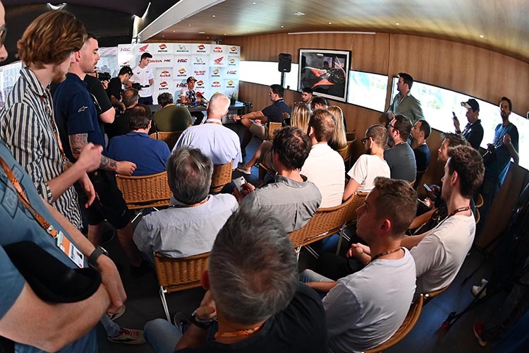 Riesenandrang bei der Pressekonferenz in Jerez: Marc Márquez erklärte seine Nicht-Teilnahme